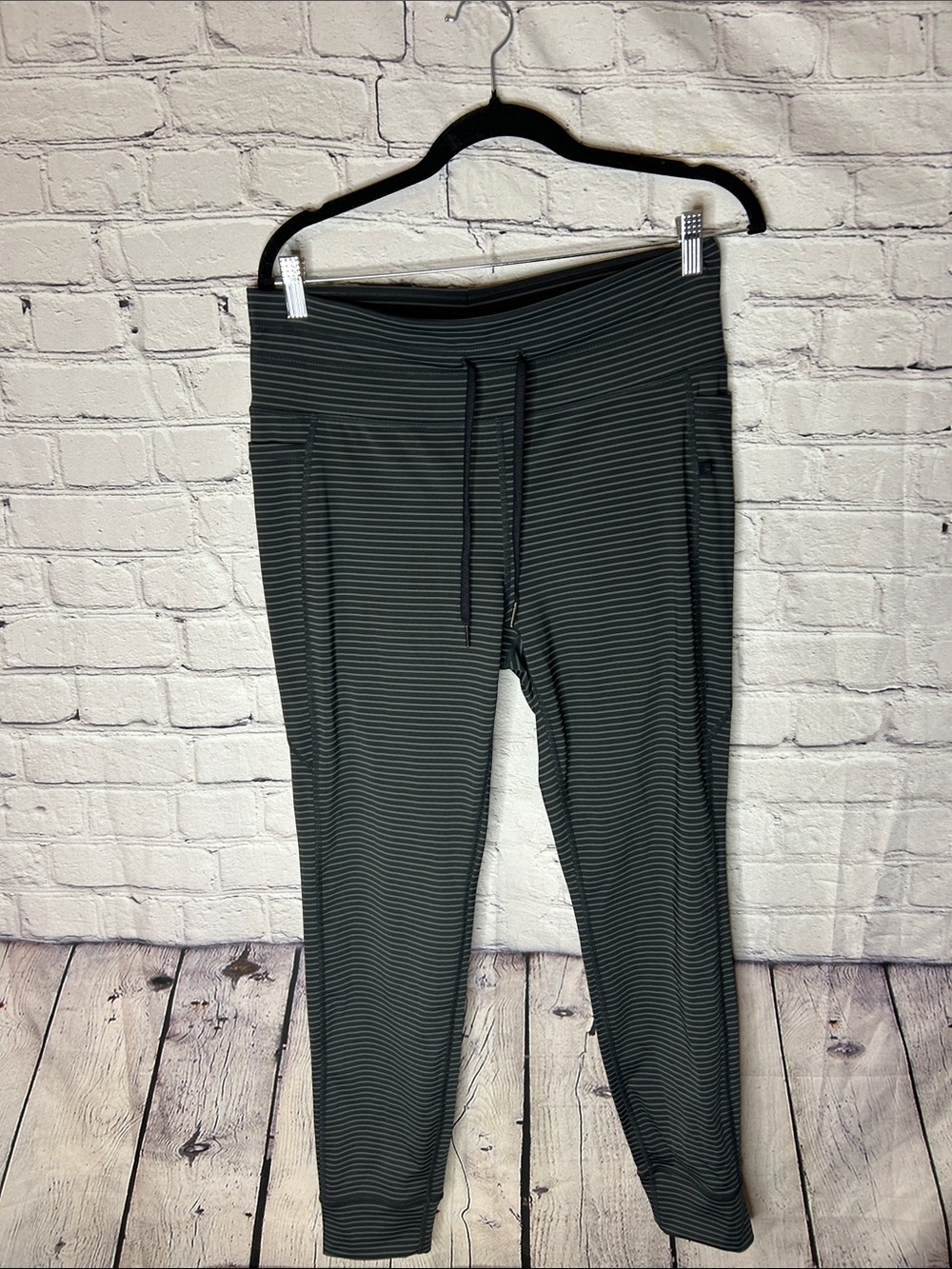 NWT Halara high waisted drawstring striped yoga leggings w/ pockets size XL